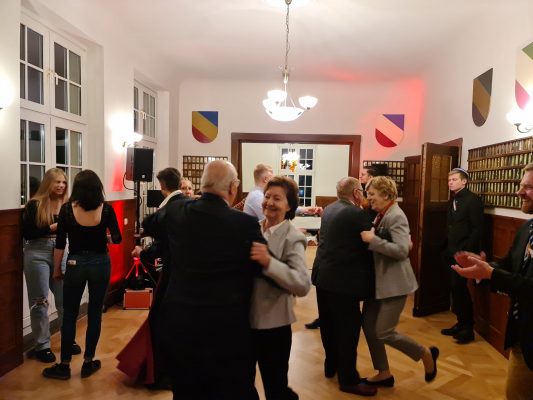 Geselliger Tanzabend